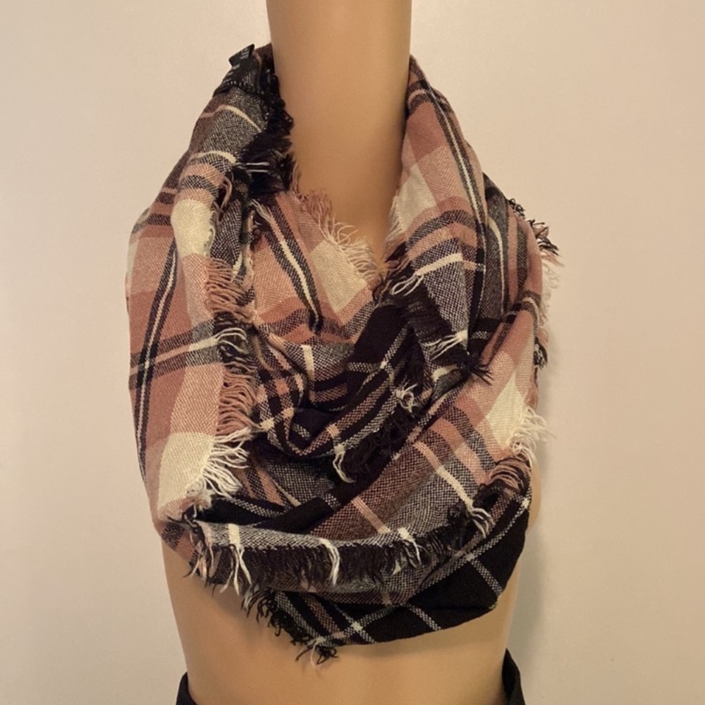 David and Young Infinity Scarf EXCELLENT CONDITION